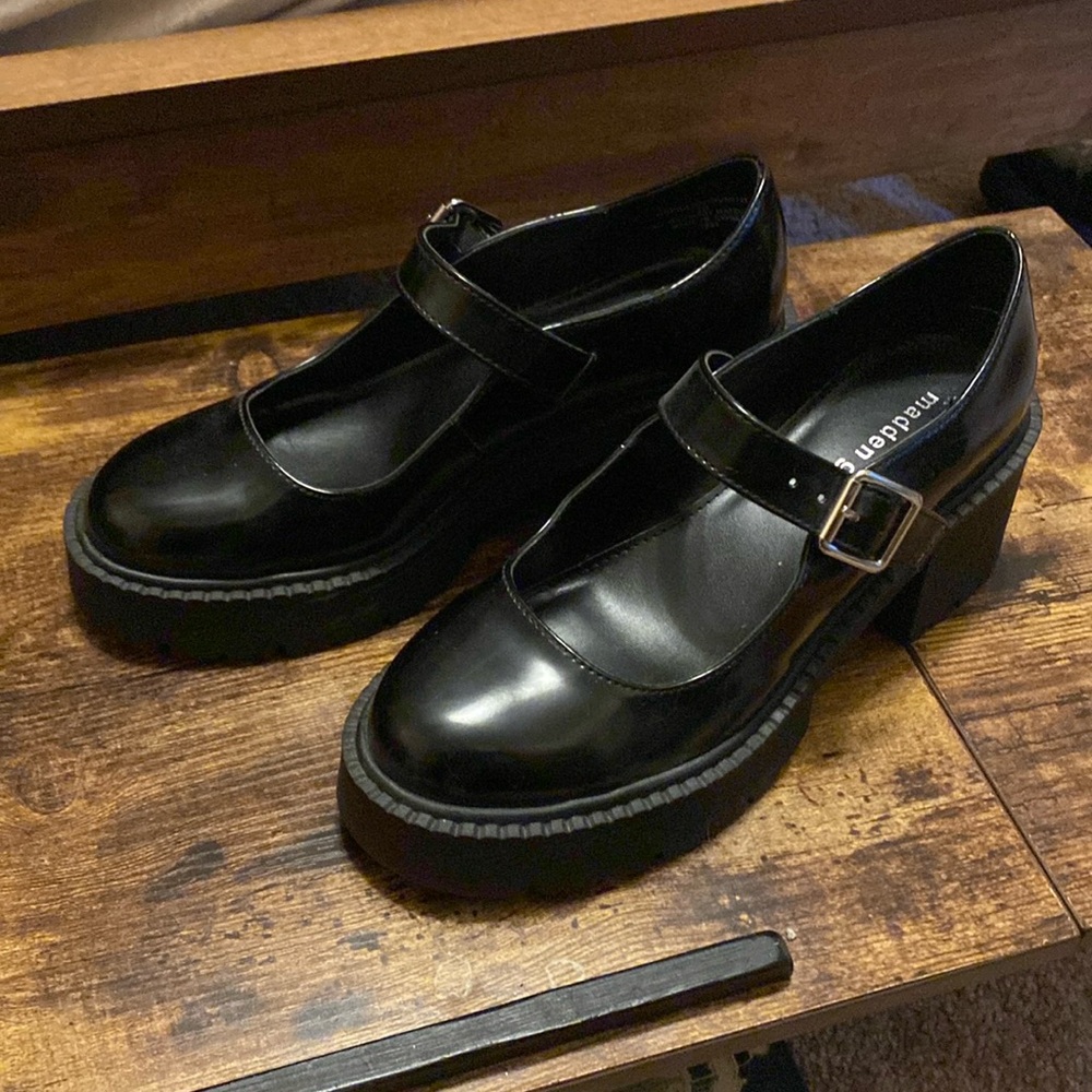 MADDEN GIRL THUNDER MARYJANES black patent faux leather size 8